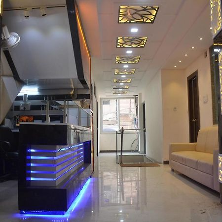 Hotel Krishna Galaxy カーンプル エクステリア 写真